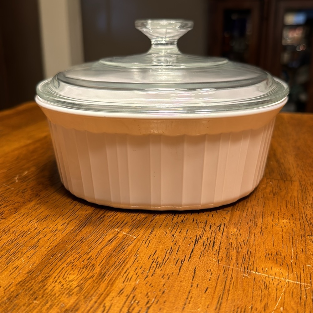 Corning ware French white,1.8 ltr. oval casserole w/ lid. - Picture 3 of 8